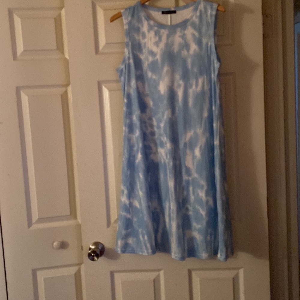 Light Blue Dress Clouds Like Pattern - image 2